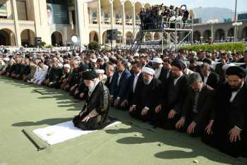 مراسم نماز عید سعید فطر در تهران به امامت رهبر انقلاب